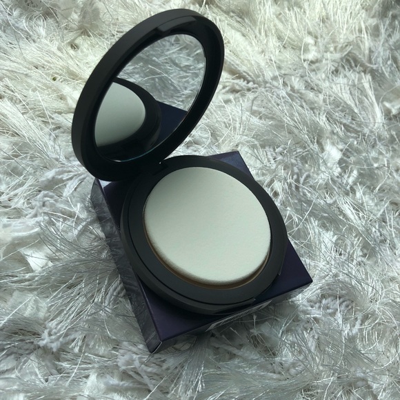Tarte “smooth operator” pressed finishing powder - Picture 6 of 6